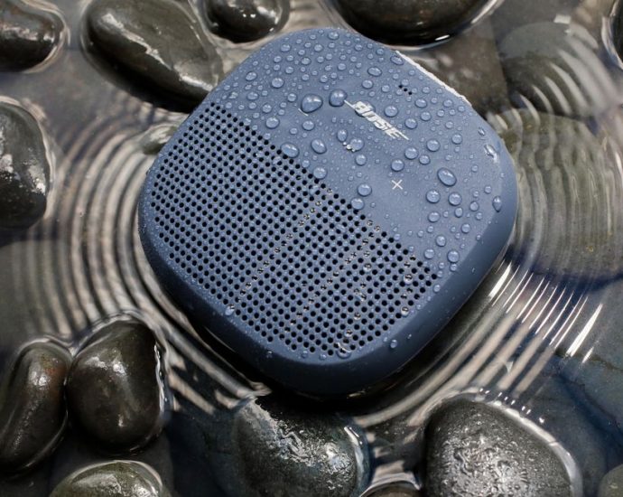 Examen de Bose SoundLink Micro: L'impressionnant haut-parleur de poche de Bose est plus abordable que jamais