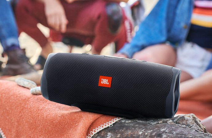Avis JBL Charge 4 : mises à jour mineures d'un haut-parleur bluetooth déjà excellent - Bestbluetooth.fr Avis JBL Charge 4 : mises à jour mineures d'un haut-parleur bluetooth déjà excellent