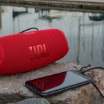 La mise à jour JBL Charge 5 rend l'un des meilleurs haut-parleurs Bluetooth encore meilleur